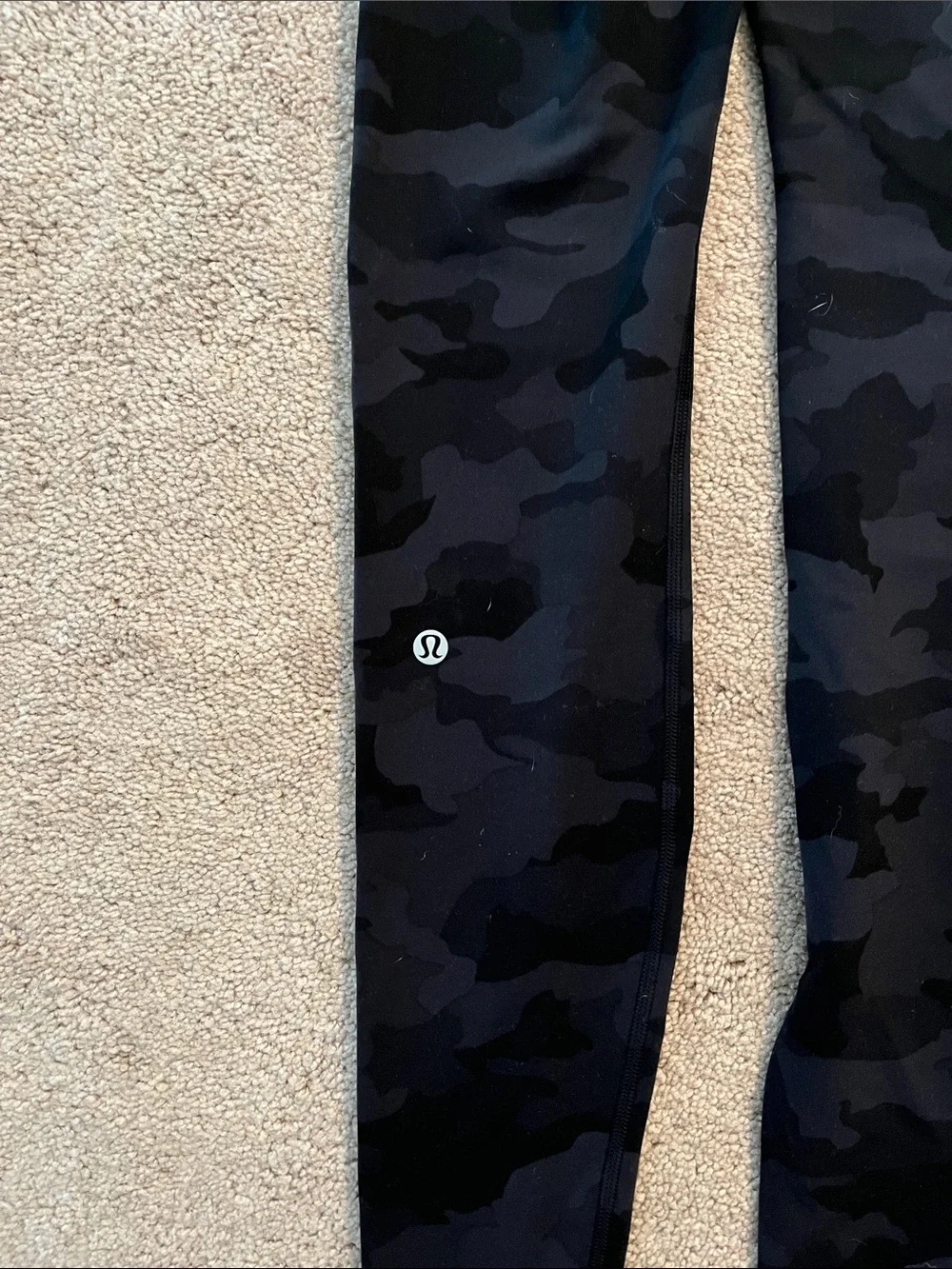 Lululemon Women's Size 4 Black Camo Leggings